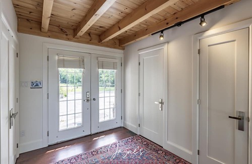 Gravenhurst Cabaña | Unique 4 bed 5 bath cottage with 3 bed 2 bath guest cottage on Lake Muskoka