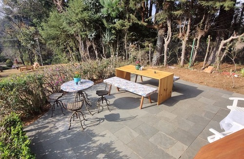 Jardim Andira Casa | House with two large bedrooms 5 minutes from the center.