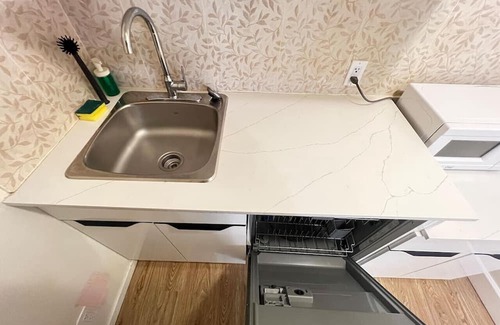 Maple Ridge Apartamento | Entire Private Guest Suite, 2 parking spaces