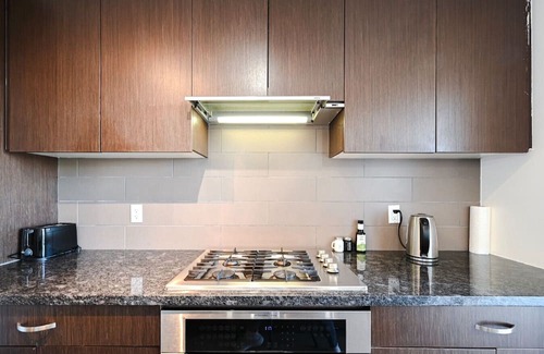 Coquitlam Apartamento | Entire Private Condo Unit, 1 parking space