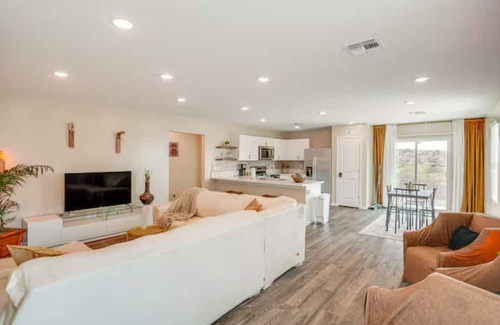 Wickenburg Casa | Golf Course, Mountain Views & Warm Amber Lights Desert Oasis