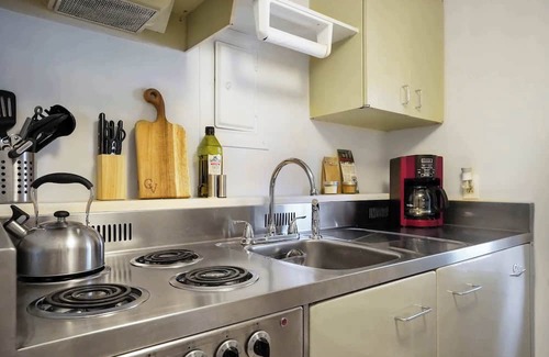 Locustville Apartamento | Sweet 1BDR Farm Cottage w/Fire Pit + Creek View