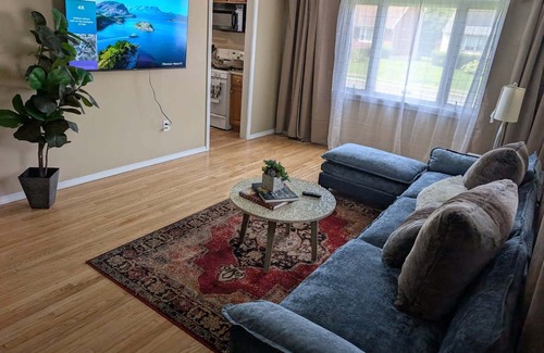Hartford Casa | Hartford Professional Retreat - 2BR+Office, Private Yard, Near Major Hospitals