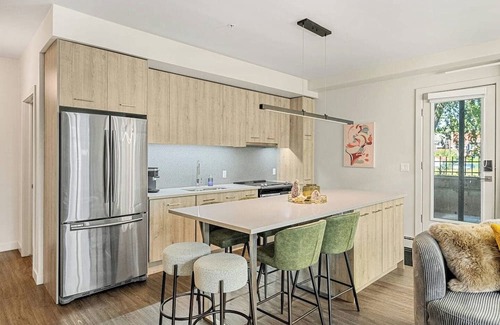 Whyte ave Condominio | Walk to Whyte Ave, river views, and UofA Hospital from your cozy suite