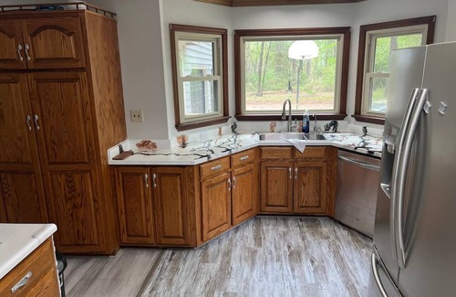 Fayetteville Apartamento | Hot Tub Hideout Family Retreat + Spacious 5 BR