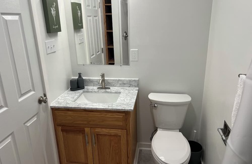 Tire Hill Apartamento | Newly remodeled spacious studio apartment in Johnstown, Richland Township, PA.