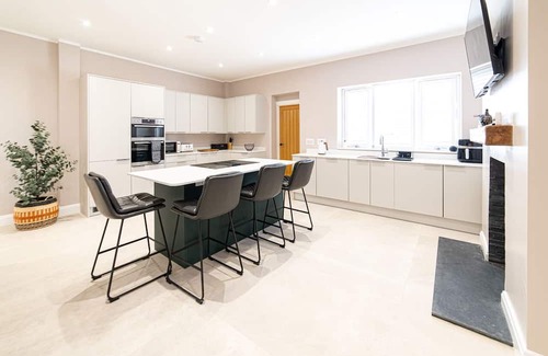Cefn-mawr Casa | Tŷ Haul (Sun House) is not your typical holiday let.