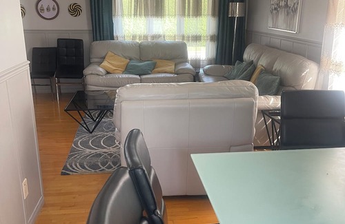 Levis Cabaña | Cottage in a nice and quiet neighborhood with swimming pool and 4parkings.
