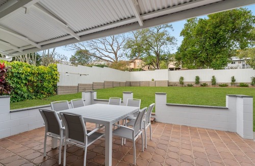 Newmarket Casa | Elegant 4-Bed Home Near Shops & Dining