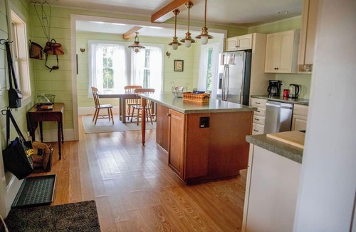 Canton Otro | Willow View - 4-bedroom renovated Farmhouse surrounded by nature