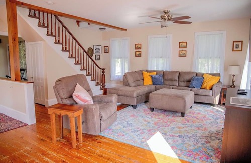 Canton Otro | Willow View - 4-bedroom renovated Farmhouse surrounded by nature