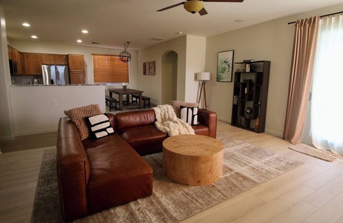 Waddell Casa | Charming 3-bedroom house with office, pool and gym in beautiful Waddell