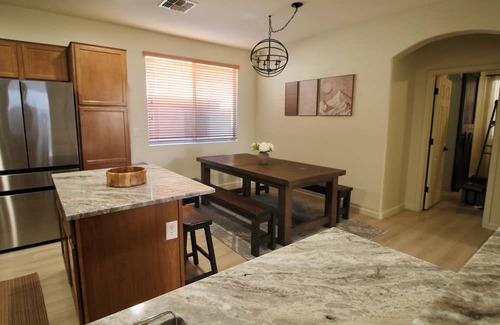 Waddell Casa | Charming 3-bedroom house with office, pool and gym in beautiful Waddell