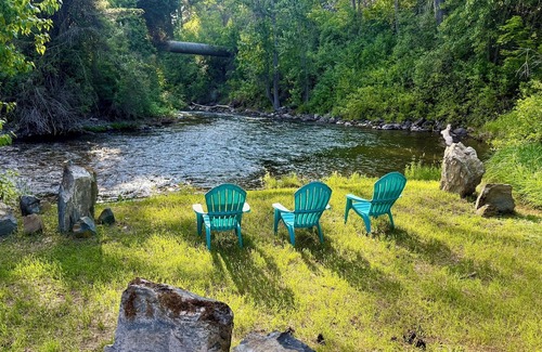 Arlee Casa | A serene, rustic farmhouse nestled on the banks of the Jocko River. Perfect for nature lovers, this cozy getaway offers peace, privacy, and stunning outdoor spaces to immerse yourself in the beauty of Montana.