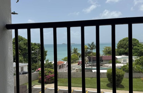 Naguabo Apartamento | Hermoso apartamento frente al Mar .