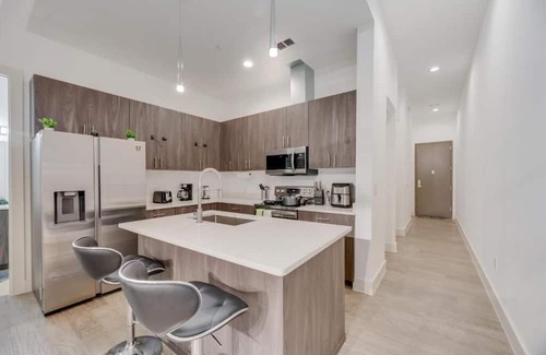 Cedars Apartamento | Modern Cityviews I Gym I Free Parking