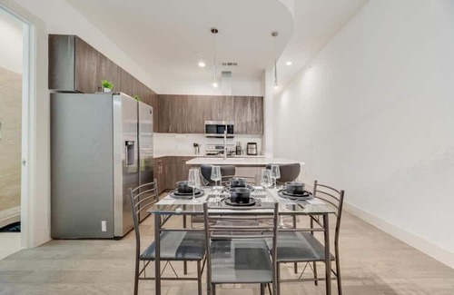 Cedars Apartamento | Modern Cityviews I Gym I Free Parking