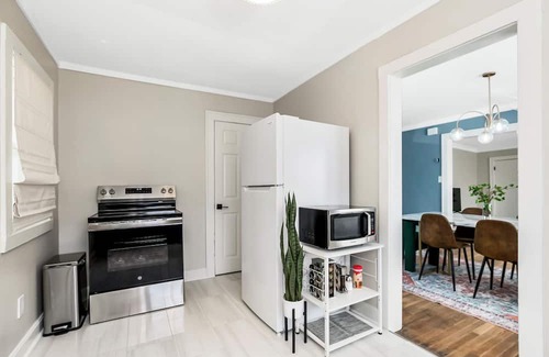 South Kansas City Casa | Comfy 2BR Near Hospitals, UMKC, Brookside, & Plaza