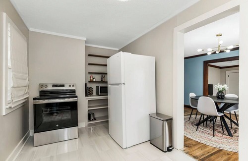 South Kansas City Casa | Cozy 2BR Near Hospitals, UMKC, Brookside, & Plaza