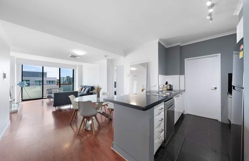 Ultimo Apartamento | Tranquil 2 BR Apt with Parking/Darling Harbour-10mins Walk