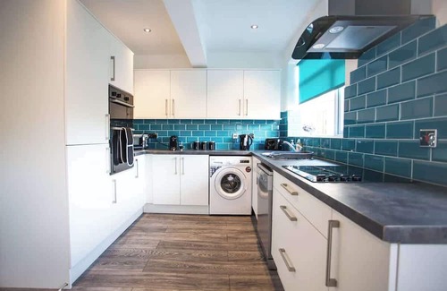 Tamworth Casa | 3 Bed Town Centre House with Parking in Tamworth