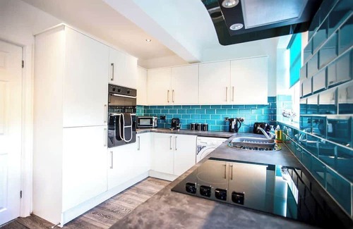 Tamworth Casa | 3 Bed Town Centre House with Parking in Tamworth