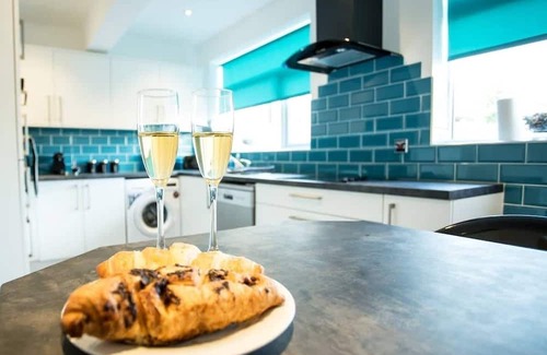 Tamworth Casa | 3 Bed Town Centre House with Parking in Tamworth