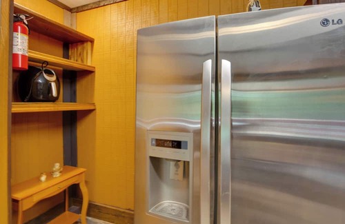 Lake Lafayette Cabina | Pet-Friendly Lake Lafayette Escape w/Fire Pit