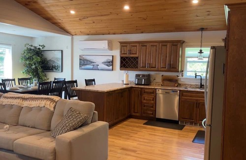 Goobies Casa | Welcome to Sunset Cove, Cozy home, enjoy the landscaped property & outdoor area.