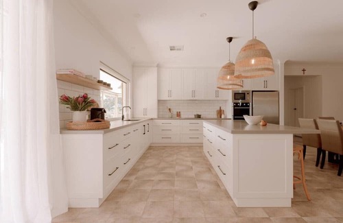 McLaren Flat Casa | Olea House~McLaren Vale group retreat~Pool~Firepit