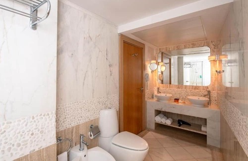 Santiago Hotel | Sesimbra Oceanfront Hotel | Ocean View Premium Suite | Onsite Pools | Restaurant