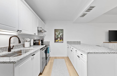 Gainesville Casa | NEW Modern Lake Retreat – w/Boat Slip & Privacy