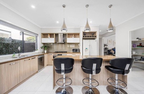 Chirnside Park Casa | Cloverlea Spacious 4BR Yarra Valley Getaway