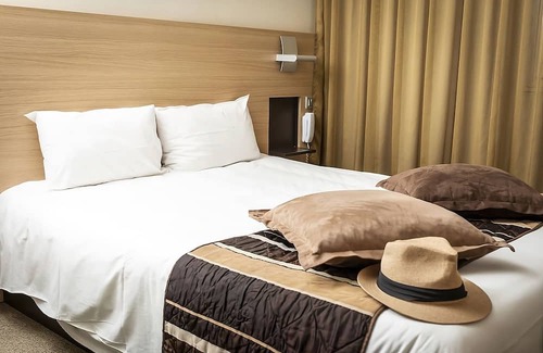 Gap Hotel | A Short Drive to Céüse! FIDO-friendly Unit with Onsite Parking! Seasonal Pool!