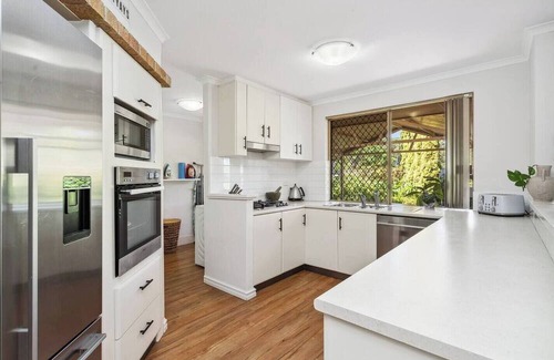 Silver Sands Casa | This house is a 4 bedroom(s), 2 bathrooms, located in Silver Sands, WA.