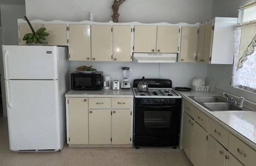 Anasco Apartamento | Elena's WhiteHouse #4 Anasco PR