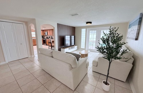 Regency Park Casa | Wonderful 3-bedroom house with Pool in Port Richey