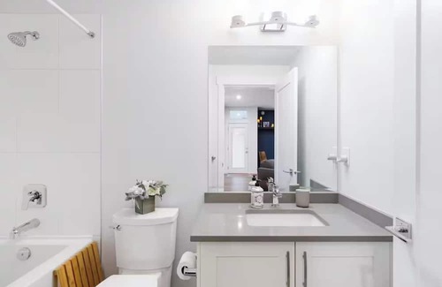 Burke Mountain Condominio | 2 Bedroom Suite with Oled TV