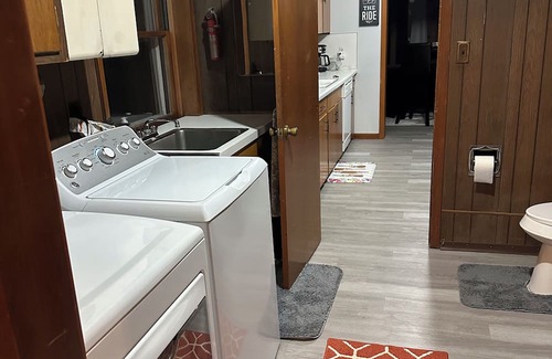 Anchor Bay Harbor Casa | Cozy 2-bedroom bungalow on Lake St Clair with plenty of room to dock your boat!