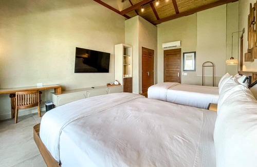 Pristine Bay Hotel | Deluxe Double Room at Las Verandas (1)