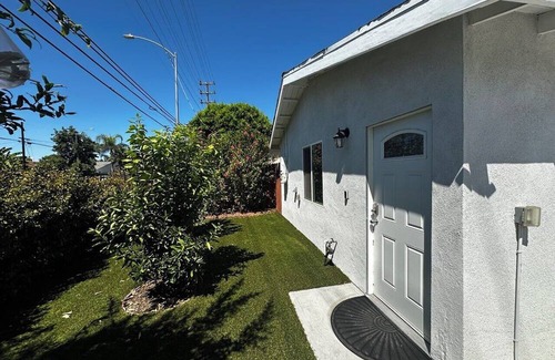 Reseda Apartamento | Cool studio with AC in vibrant Los Angeles