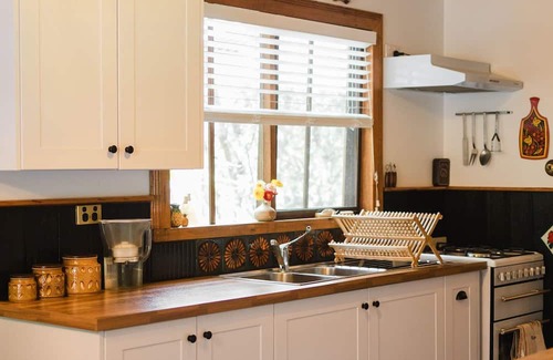Waratah Casa | The Sea Shack - Your cosy coastal escape!