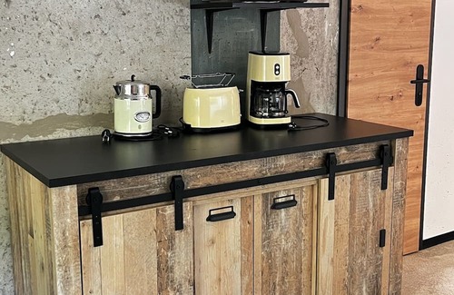 Laussnitz Apartamento | Carotel Industrial Style meets Waldesruhe with a dog