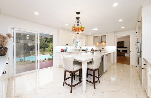 Surrey Casa | Spacious 5BR w/Pool & 5 Baths – Surrey Retreat