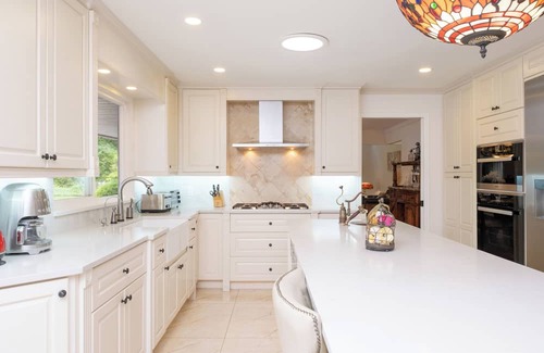 Surrey Casa | Spacious 5BR w/Pool & 5 Baths – Surrey Retreat