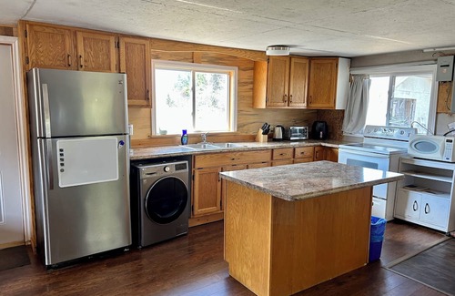 Five Islands Cabaña | Private Cozy Acreage in nature (pets welcome)