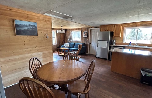 Five Islands Cabaña | Private Cozy Acreage in nature (pets welcome)