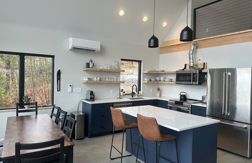 Bryant Pond Cabina | New & Modern 4-bedroom cabin with AC in Woodstock