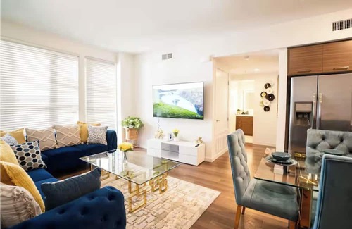 Downtown Apartamento | Luxury 2BD/2BTH w gym/pool/rooftop/free parking