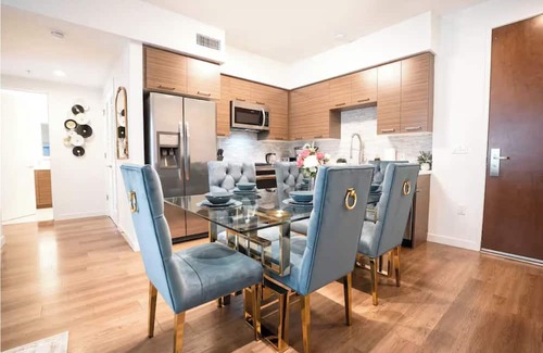 Downtown Apartamento | Luxury 2BD/2BTH w gym/pool/rooftop/free parking